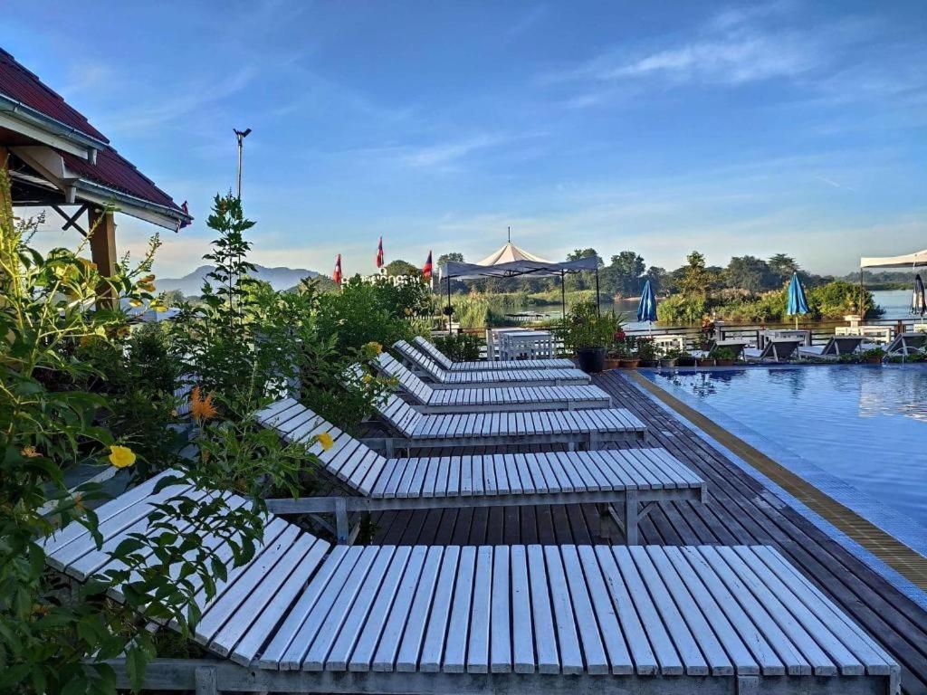 Golden Hotel Dondet Muang Khong Exterior photo