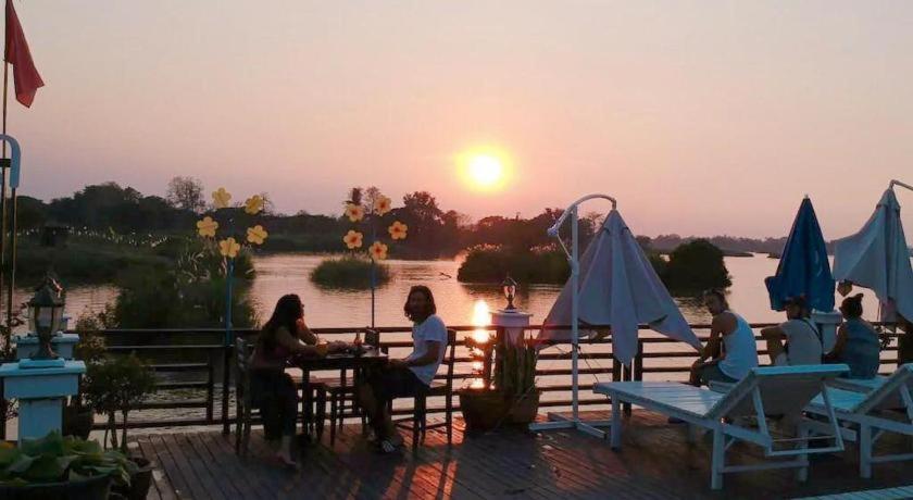 Golden Hotel Dondet Muang Khong Exterior photo